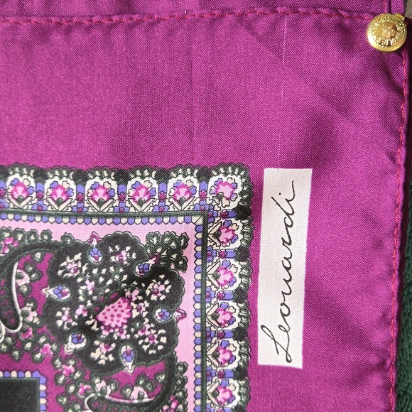 LEONARDI MERLOT Signed Lace Design Scarf 30" x 30" NWOT - Picture 3 of 7